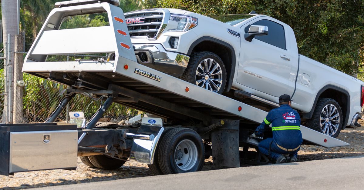 Towing and Recovery tow truck on the road near Middelburg, Mpumalanga